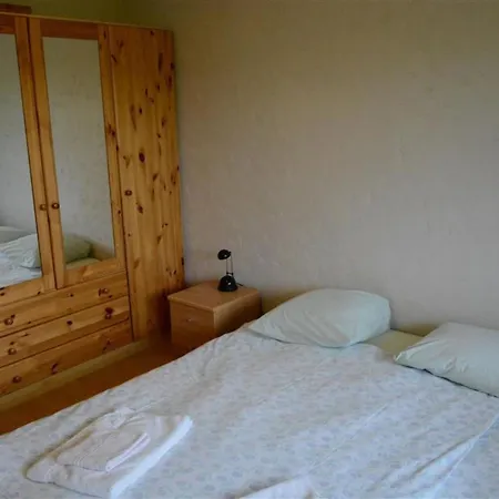 Henry - 1- Stock Appartement-fewo- Dusche Oder Bad- Wc 12-bettwohnung By Interhome Hornkessel